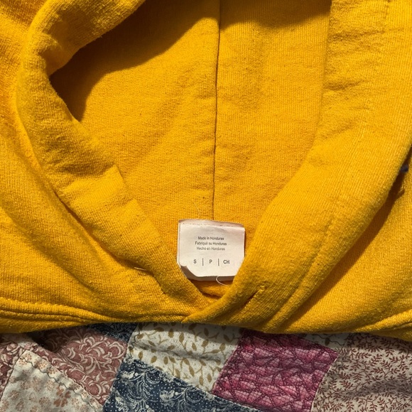 Yellow sweatshirt - Picture 2 of 4
